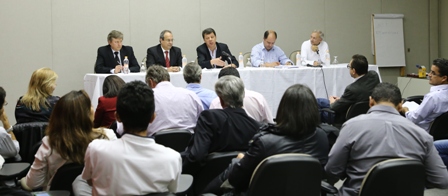 Bancários cobraram também retomada do debate sobre acordo aditivo