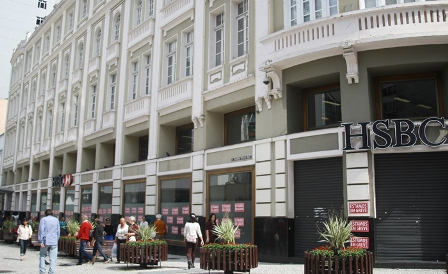 Crédito: Seeb Curitiba - Greve no Palácio Avenida em Curitiba, onde fica a sede do banco