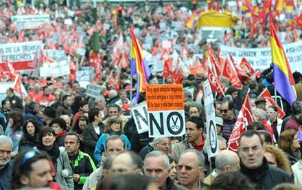 Legislação criminaliza protestos populares e cerca imigrantes