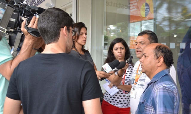 Diretor da Fetec-CN/CUT Washington Henrique cobra mais segurança do banco durante entrevista Diretor da Fetec-CN/CUT Washington Henrique cobra mais segurança do banco durante entrevista