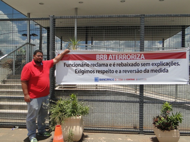 Diretor do Sindicato Ronaldo Lustosa durante protesto na Tecnologia Diretor do Sindicato Ronaldo Lustosa durante protesto na Tecnologia