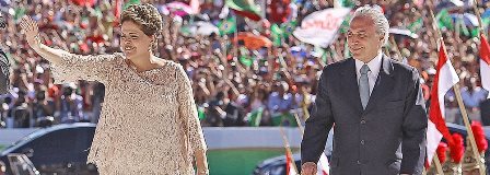 Crédito: Brasil 247 - Multidão acompanhou chegada de Dilma e Temer ao Palácio do Planalto