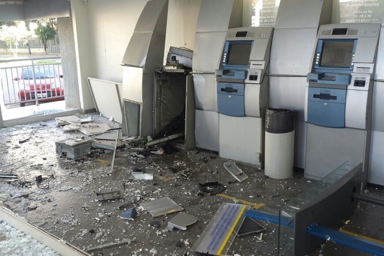 Agência bancária invadida no Guará